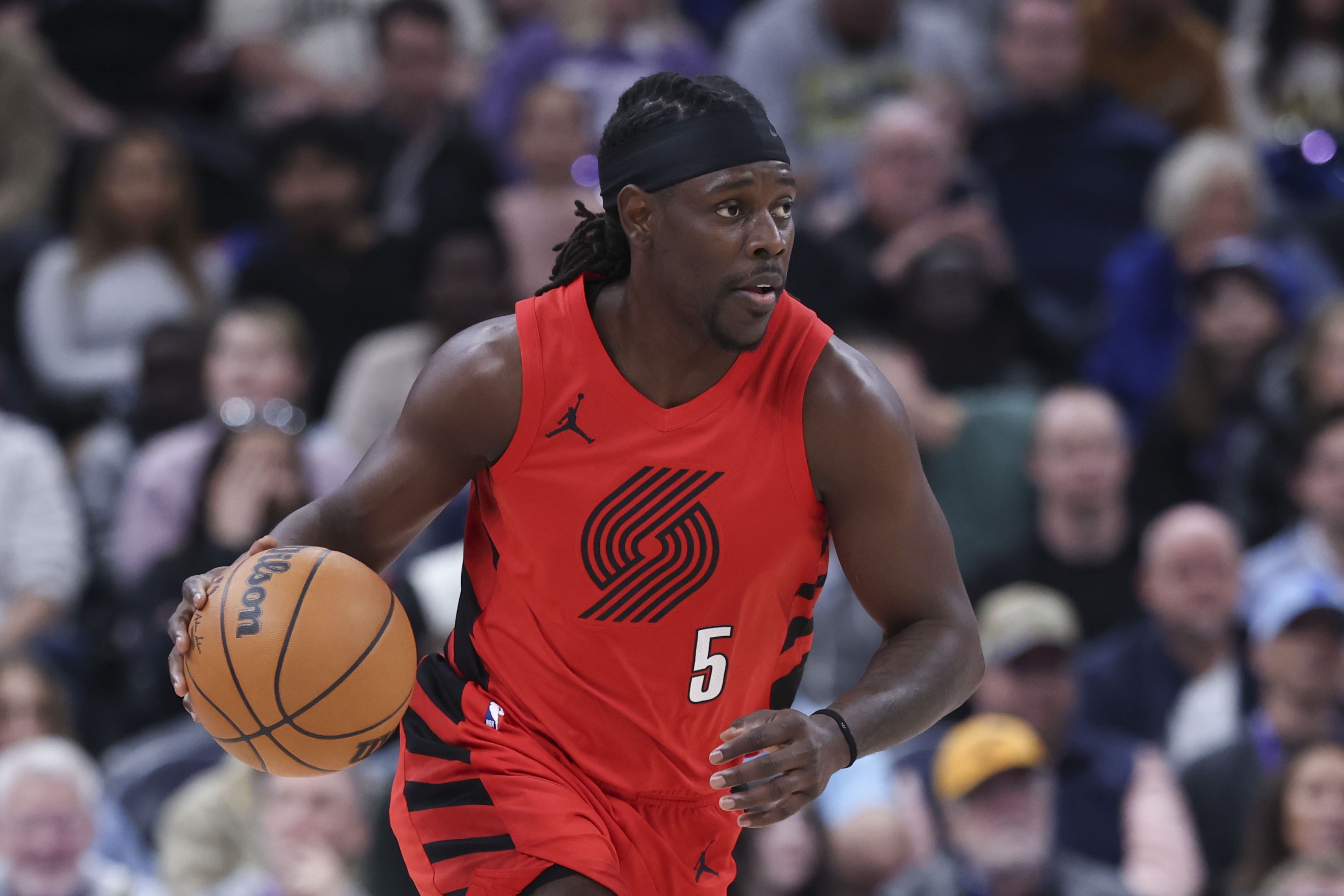 开云app安全认证-无敌了！霍勒迪连续胯下运球控时间压哨三分球命中 末节已经14分